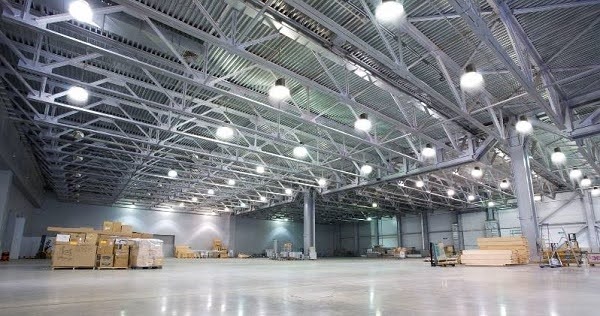 Tiêu chí chọn đèn công nghiệp cho nhà xưởng, kho bãi