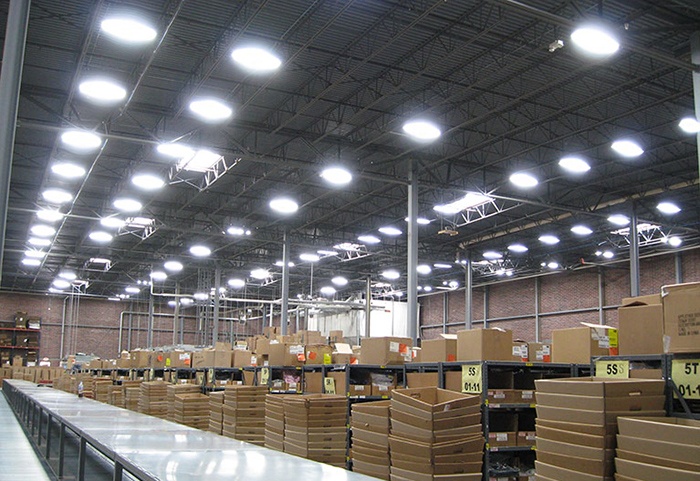 Đèn highbay 150W Duhal lắp đặt thực tế trong nhà xưởng công nghiệp