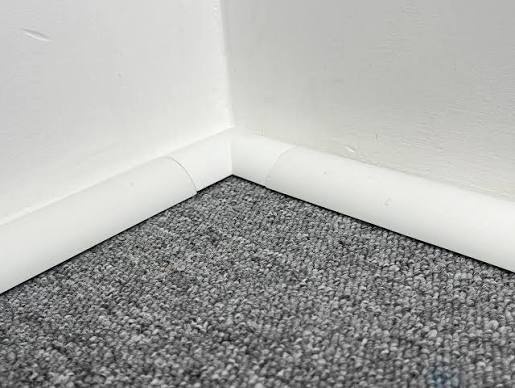 Nẹp bán nguyệt ốp chân tường và đi dây điện góc sàn nhà gọn gàng